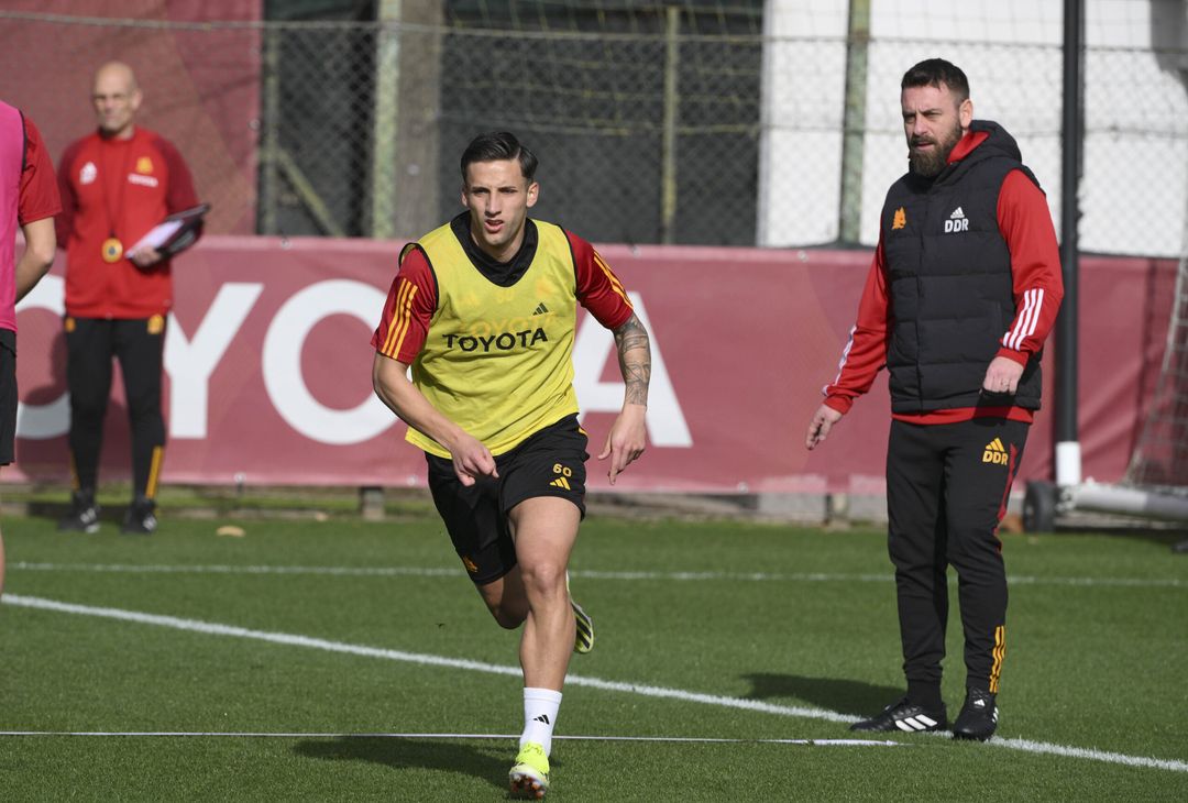 Roma, il terzo giorno di allenamento per De Rossi: Dybala c’è  FOTO GALLERY - immagine 6