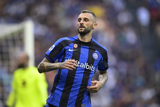 MILAN, ITALY - SEPTEMBER 10: Marcelo Brozovic of FC Internazionale in action during the Serie A match between FC Internazionale and Torino FC at Stadio Giuseppe Meazza on September 10, 2022 in Milan, Italy . (Photo by Mattia Ozbot - Inter/Inter via Getty Images)
