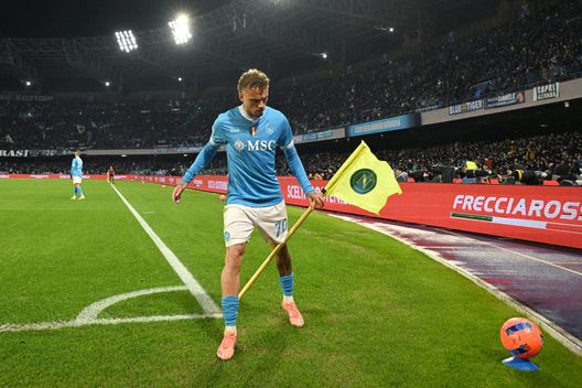 NAPLES, ITALY - JANUARY 07: Noa Lang of SSC Napoli during the Serie A match between SSC Napoli and Hellas Verona FC at Stadio Diego Armando Maradona on January 07, 2026 in Naples, Italy. (Photo by Francesco Pecoraro/Getty Images)