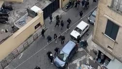 Terribili scontri nel cuore di Napoli tra tifosi azzurri e portoghesi