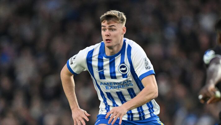 BRIGHTON, ENGLAND - DECEMBER 15: Evan Ferguson of Brighton & Hove Albion in action during the Premier League match between Brighton & Hove Albion FC and Crystal Palace FC at Amex Stadium on December 15, 2024 in Brighton, England. (Photo by Mike Hewitt/Getty Images) Roma, si continua a lavorare con il Brighton per Evan Ferguson: nuovi contatti - immagine 1