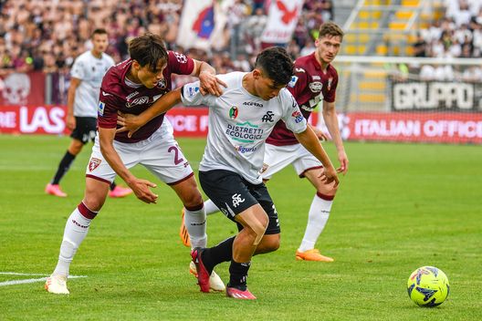 LA SPEZIA, ITALY - MAY 27: Samuele Ricci of Torino FC in action against Kevin Andres Agudelo Ardila of Spezia Calcio during the Serie A match between Spezia Calcio and Torino FC at Stadio Alberto Picco on May 27, 2023 in La Spezia, Italy. (Photo by Gabriele Maltinti/Getty Images)