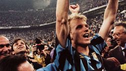Inter, auguri di buon compleanno a Bergkamp: “Colpi da autentico fuoriclasse”