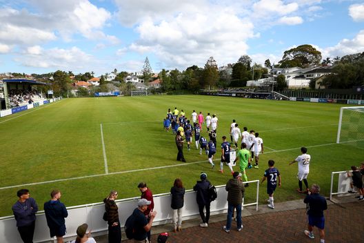 Auckland City e Auckland United entrano in campo nello stadio Kiwitea Street, in Nuova Zelanda. (Foto di Phil Walter/Getty Images) Un’isola sperduta in un oceano di colossi: 4 curiosità sull’Auckland City, cenerentola del Mondiale- immagine 3