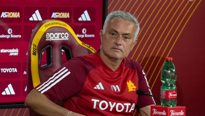 Mourinho: “Siamo in ritardo ma io non so piangere. L’attaccante? I tifosi” - immagine 1