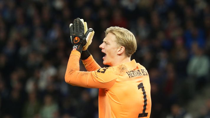 BERLIN, GERMANY - OCTOBER 23: Oliver Christensen of Hertha BSC gives their team instructions during the Bundesliga match between Hertha BSC and FC Schalke 04 at Olympiastadion on October 23, 2022 in Berlin, Germany. (Photo by Matthias Kern/Getty Images) christensen