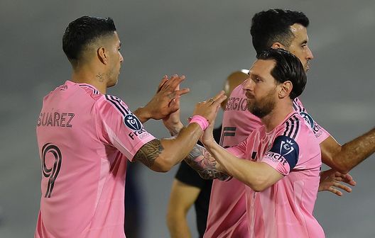 Lionel Messi e Luis Suárez durante la sfida contro i Cavalier Sc. (Foto di Kevin C. Cox/Getty Images) Mls, Inter Miami-Montréal: riflettori sul figlio d’arte Federico Redondo- immagine 2