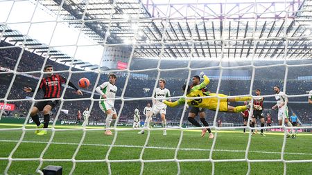 L’assenza di alternative credibili ai titolari ci sta presentando il conto da un mese. Giocatori stanchi, bene non perdere; se così si può dire….però il gol annullato a Pulisic è una vergogna