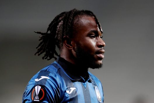 BERGAMO, ITALIA - 14 MARZO: Ademola Lookman dell'Atalanta BC guarda durante la partita di ritorno degli ottavi di UEFA Europa League 2023/24 tra Atalanta e Sporting CP allo Stadio di Bergamo il 14 marzo 2024 a Bergamo, Italia. (Foto di Emilio Andreoli/Getty Images) Calciomercato Live