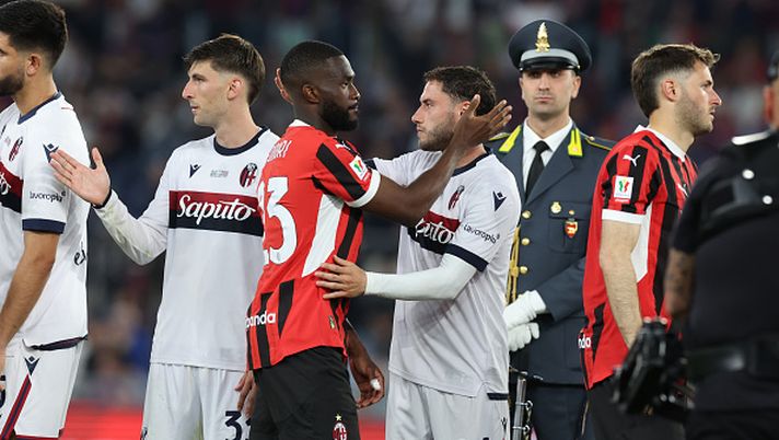 ROME, ITALY - MAY 14: Fikayo Tomori of AC Milan reacts with Davide Calabria of Bologna at the end of the Coppa Italia Final match between AC Milan and Bologna at Stadio Olimpico on May 14, 2025 in Rome, Italy. (Photo by Claudio Villa/AC Milan via Getty Images) Devil Inside, il tabù Coppa Italia - immagine 1