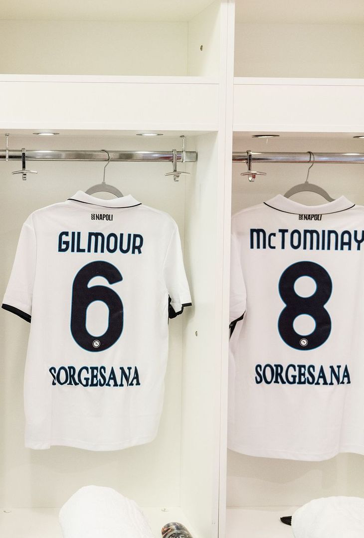 GALLERY Lo spogliatoio del Napoli è pronto: indizio sul colore della maglia - immagine 3