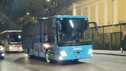 I calciatori del Napoli lasciano Firenze dopo la grande vittoria del Franchi