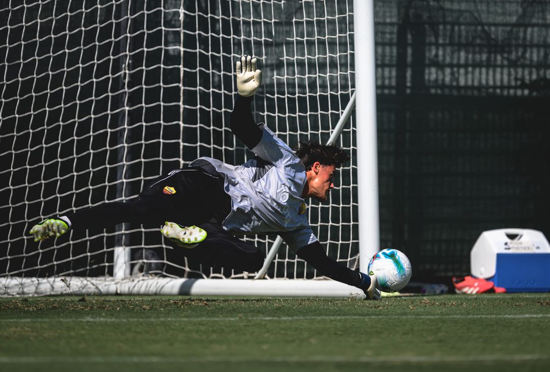 Trigoria, l’allenamento a due giorni dal derby: presenti Massara e Ranieri – FOTO GALLERY - immagine 14