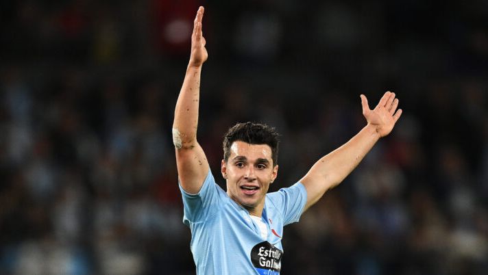 VIGO, SPAIN - DECEMBER 06: Tasos Douvikas of Celta Vigo reacts during the LaLiga match between RC Celta de Vigo and RCD Mallorca at Estadio Balaidos on December 06, 2024 in Vigo, Spain. (Photo by Octavio Passos/Getty Images) UFFICIALE – Douvikas è un nuovo attaccante del Como! Preso anche Azon - immagine 1