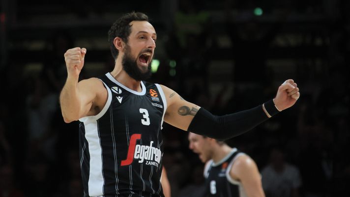 BOLOGNA, ITALY - NOVEMBER 03: Marco Belinelli, #3 of Virtus Segafredo Bologna in action during the Turkish Airlines EuroLeague Regular Season Round 6 match between Virtus Segafredo Bologna and Anadolu Efes Istanbul at Virtus Segafredo Arena on November 03, 2023 in Bologna, Italy. (Photo by Michele Nucci/Euroleague Basketball via Getty Images) Eurolega, decolla la Virtus Bologna: battuto l’Efes, è secondo posto - immagine 1