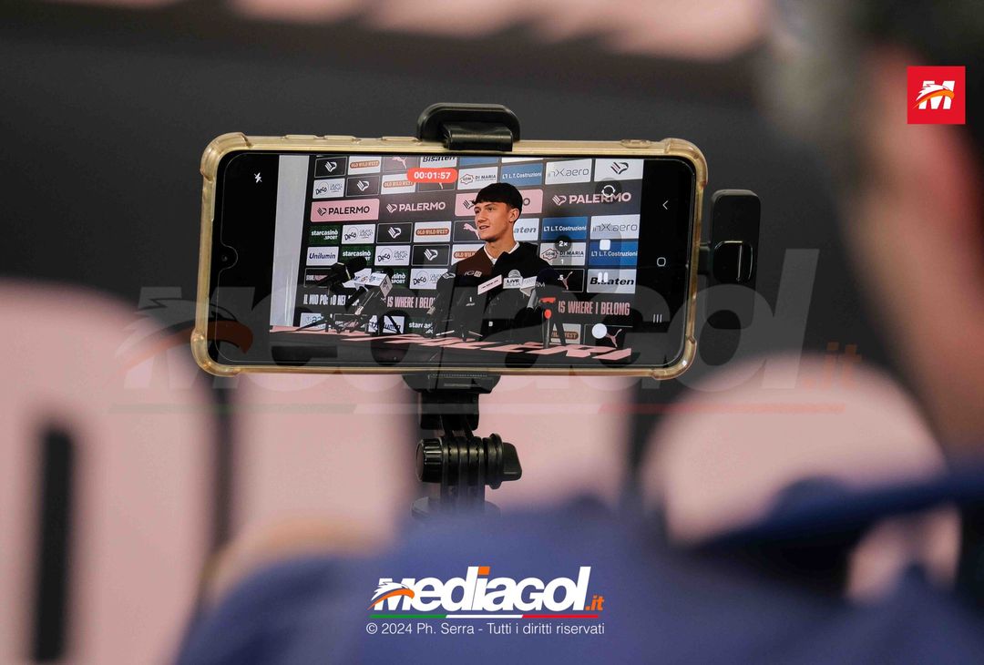 FOTO PALERMO, la presentazione di Patryk Peda in conferenza (Gallery) - immagine 14