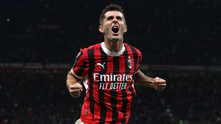 MILAN, ITALY - MAY 09: Christian Pulisic of AC Milan celebrates scoring his team's second goal during the Serie A match between AC Milan and Bologna FC at Stadio Giuseppe Meazza on May 09, 2025 in Milan, Italy. (Photo by Marco Luzzani/Getty Images) Milan, Pulisic lancia la sfida al Napoli: “Abbiamo una grandissima squadra” - immagine 1