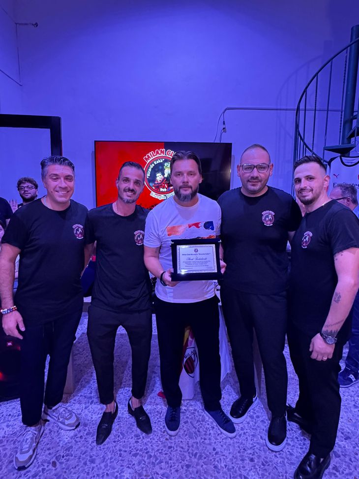 La consegna della targa rossonera a Marek Jankulovski Jankulovski