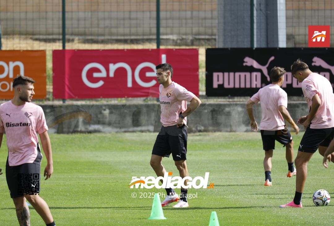 FOTO, Ritiro Palermo FC: la gallery del primo giorno di allenamenti a Chatillon - immagine 8