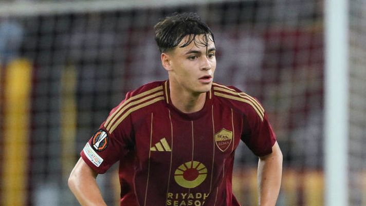 ROME, ITALY - OCTOBER 24: AS Roma player Niccolò Pisilli during the UEFA Europa League 2024/25 League Phase MD3 match between AS Roma and FC Dynamo Kyiv at Stadio Olimpico on October 24, 2024 in Rome, Italy. (Photo by Luciano Rossi/AS Roma via Getty Images) Pisilli: “Se mi aspettavo di giocare? Non ci penso tanto, io sono pronto. Shomurodov…” - immagine 1