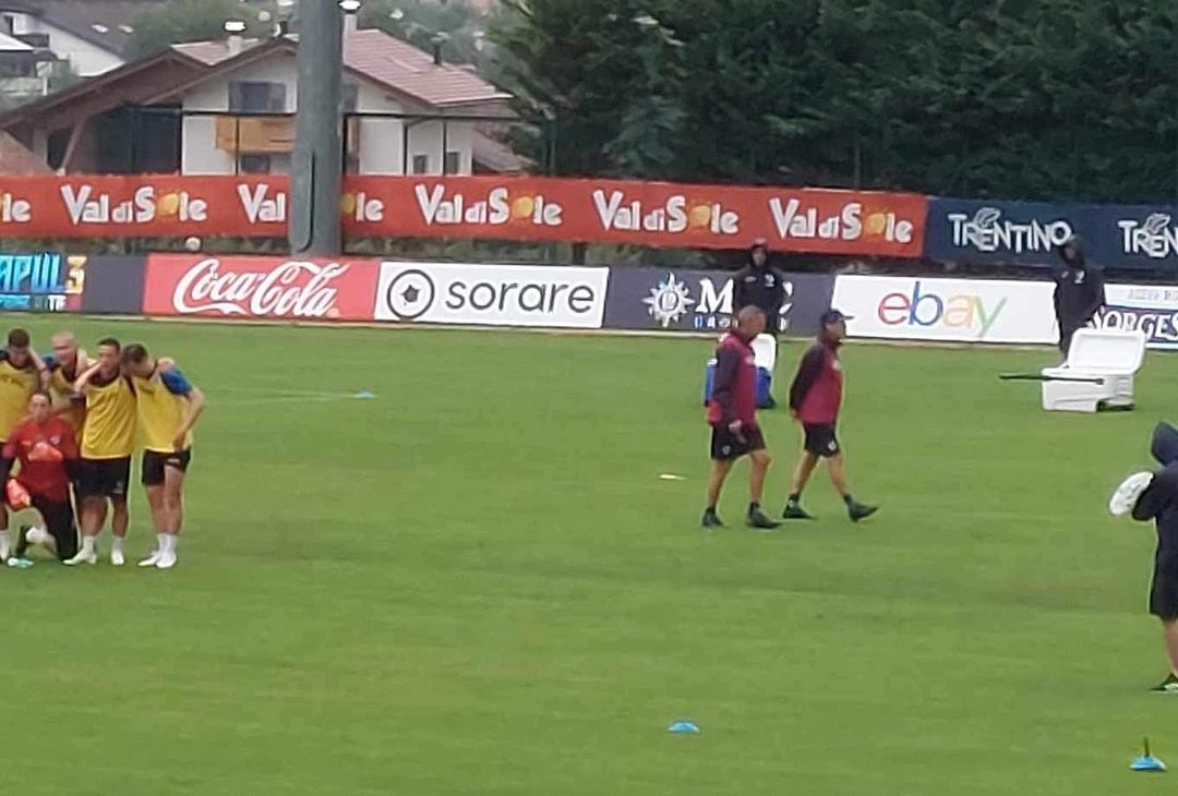 GALLERY La partitella la vincono i gialli: foto di rito per Kvara e compagni - immagine 2