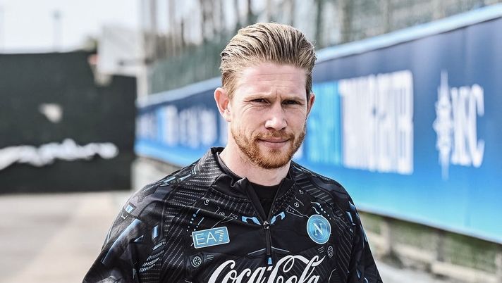 Screenshot “Guess who’s back!”: Kevin De Bruyne torna ad allenarsi col Napoli LA GALLERY - immagine 1