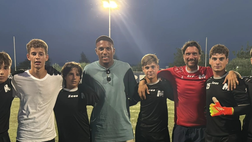GALLERY Sorpresa di Folorunsho all’ASD Micri: foto con i giovani calciatori