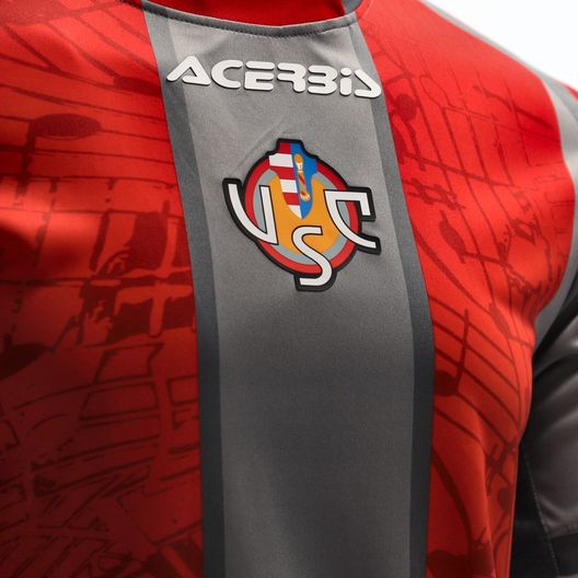 maglia-home-cremonese-2025-26-acerbis-vazquez-cremona-musica