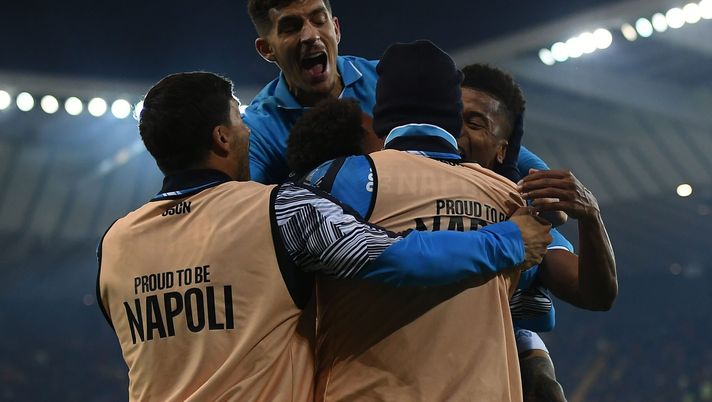FOTO Napoli per il mondo, spunta una maglia azzurra nel centro di un club brasiliano - immagine 1