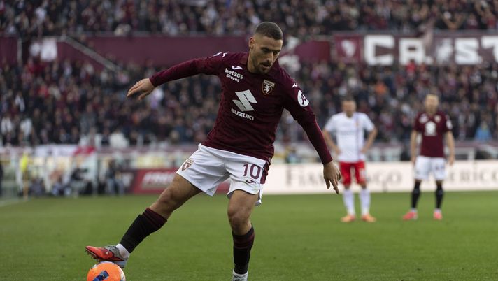 TURIN, ITALY - DECEMBER 13: Nikola Vlasic of Torino FC in action during the Serie A match between Torino FC and US Cremonese at Stadio Olimpico Grande Torino on December 13, 2025 in Turin, Italy. (Photo by Stefano Guidi - Torino FC/Torino FC 1906 via Getty Images) Vlasic non si ferma più: il Torino ha ritrovato il suo uomo chiave? - immagine 1