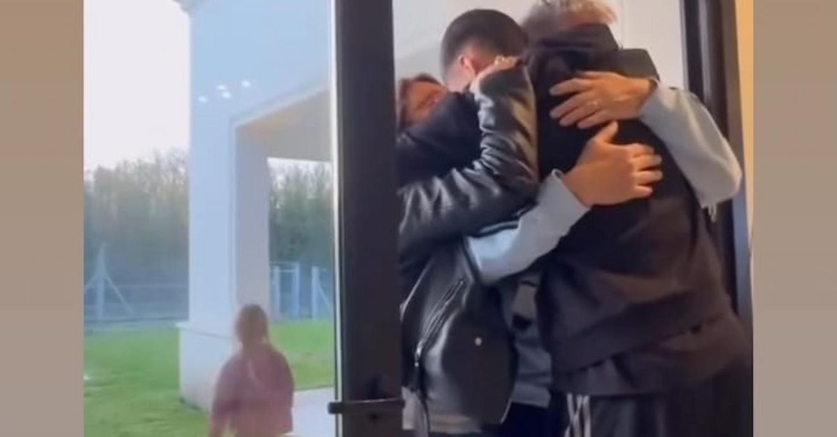 video roma soulé compra casa ai genitori in argentina e glielo annuncia così