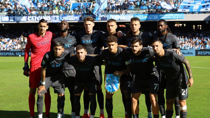 NAPLES, ITALY - NOVEMBER 03: Napoli team posing before the Serie A match between Napoli and Atalanta at Stadio Diego Armando Maradona on November 03, 2024 in Naples, Italy. (Photo by Francesco Pecoraro/Getty Images) napoli sondaggio