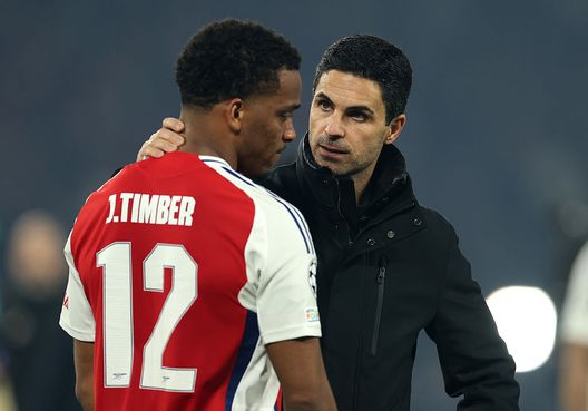 Parigi, Francia - 7 maggio 2025: Arteta consola Timber dopo l'eliminazione dalla Champions League. (Foto di Richard Heathcote/Getty Images) Liverpool-Arsenal, dove vedere il big match di Premier in tv e streaming live- immagine 3