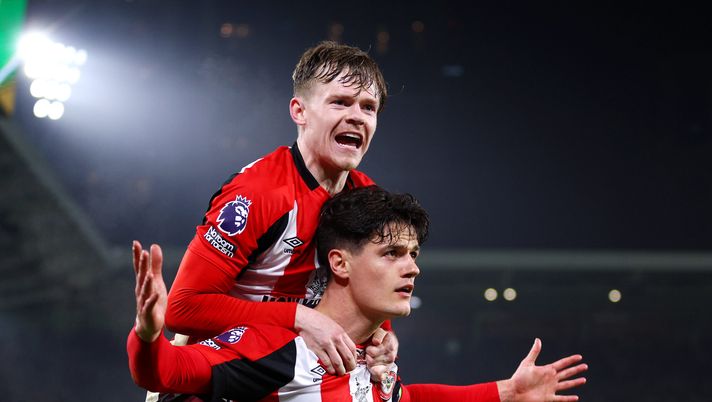 BRENTFORD, ENGLAND - JANUARY 14: Christian Norgaard celebrates with teammate Keane Lewis-Potter after scoring his team's second goal during the Premier League match between Brentford FC and Manchester City FC at Gtech Community Stadium on January 14, 2025 in Brentford, England. (Photo by Clive Rose/Getty Images) Christian Norgaard