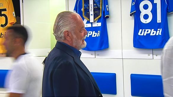 FOTO De Laurentiis nello spogliatoio azzurro nel pre-partita: il motivo- immagine 2