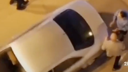 VIDEO / Finto incidente, i passanti mettono il malvivente in fuga