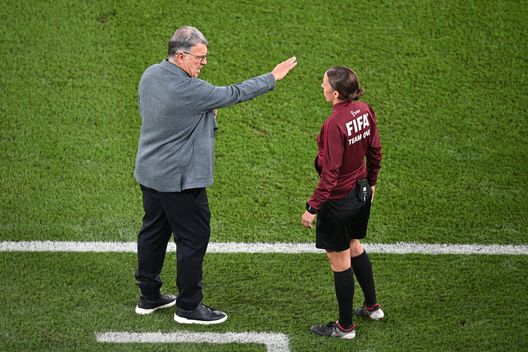 Nazionale inglese, arbitra lei: nuova, grande prima volta per la Frappart- immagine 4