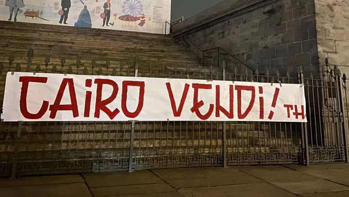 Torino, nuovi striscioni nella notte: “Cairo, vendi!” Torino, nuovi striscioni nella notte: “Cairo, vendi!” - immagine 1