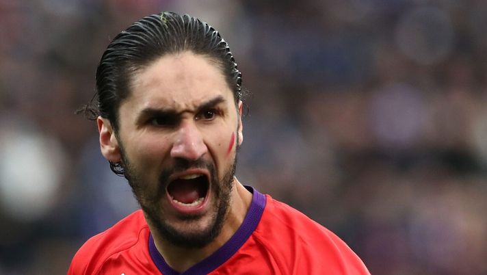 COMO, ITALY - NOVEMBER 24: Yacine Adli of ACF Fiorentina celebrates after scoring their team's first goal during the Serie A match between Como 1907 and ACF Fiorentina at Stadio G. Sinigaglia on November 24, 2024 in Como, Italy. (Photo by Marco Luzzani/Getty Images) Il Milan vince con un super Reijnders. E anche Adli apprezza sui social - immagine 1