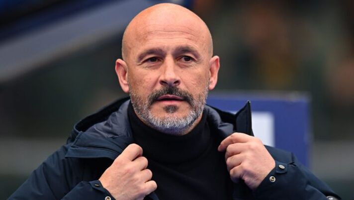 VERONA, ITALY - MARCH 09: Vincenzo Italiano head coach of Bologna during the Serie A match between Verona and Bologna at Stadio Marcantonio Bentegodi on March 09, 2025 in Verona, Italy. (Photo by Alessandro Sabattini/Getty Images) Italiano: “Le condizioni di Castro, Dallinga e Odgaard! Ferguson, Calabria, Casale, Skorupski…” - immagine 1