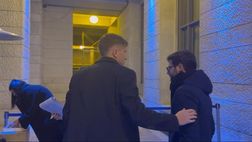 CENA DI NATALE | Toma Basic arriva alla serata – VIDEO