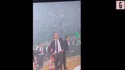VIDEO / Follia in Grecia: bombe carta sulla finale Pana-Olympiacos