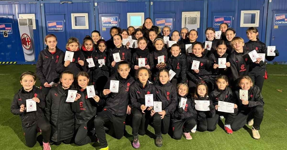 i giovani rossoneri si scambiano biglietti di natale a tema milan ecco l8217iniziativa del settore giovanile da Pianetamilan.it i giovani rossoneri si scambiano biglietti di natale a tema milan ecco l8217iniziativa del settore giovanile