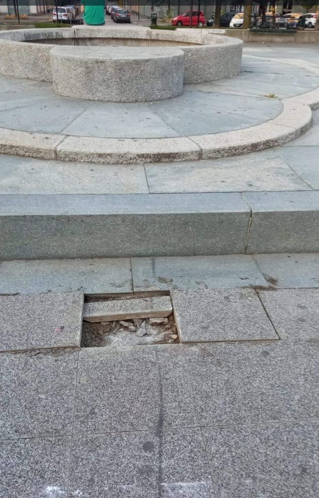 Torino, abbattuta e sradicata la targa di Valentino Mazzola in piazza Galimberti- immagine 2