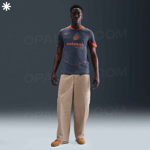 FOTO – Inter, ecco la nuova terza maglia per la stagione 2025/26: i leak ufficiali- immagine 5