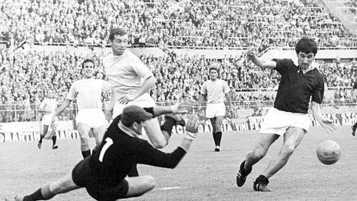 Gigi Meroni, stella del calcio granata e nazionale - immagine 1