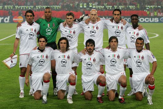 ISTANBUL, TURKEY - MAY 25: AC Milan pose for their group picture before the European Champions League final between Liverpool and AC Milan on May 25, 2005 at the Ataturk Olympic Stadium in Istanbul, Turkey. (Photo by Alex Livesey/Getty Images) Milan Manchester United