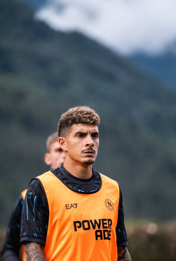 Tutto pronto a Dimaro: gli azzurri in campo per il riscaldamento LA GALLERY - immagine 4