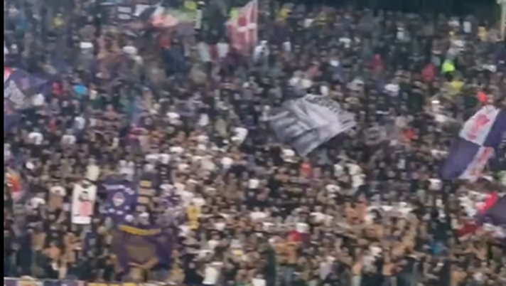 Vergogna a Firenze, ennesimo coro contro i napoletani: “Quando piove vi lavate” VIDEO Vergogna a Firenze, ennesimo coro contro i napoletani: “Quando piove vi lavate” VIDEO - immagine 1