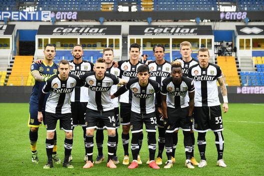 PARMA, ITALY - JANUARY 03: Members of Parma Calcio poses for a team picture ahead of the Serie A match between Parma Calcio and Torino FC at Stadio Ennio Tardini on January 03, 2021 in Parma, Italy. Sporting stadiums around Italy remain under strict restrictions due to the Coronavirus Pandemic as Government social distancing laws prohibit fans inside venues resulting in games being played behind closed doors. (Photo by Alessandro Sabattini/Getty Images)